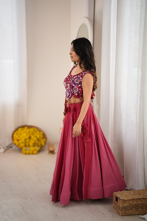 SP SERIES D.NO SP-101 WHOLESALE HEAVY RAYON BEAUTIFUL NAVRATRI STYLE LEHENGA CHOLI FOR EXPORT