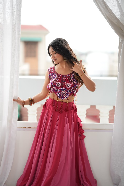 SP SERIES D.NO SP-101 WHOLESALE HEAVY RAYON BEAUTIFUL NAVRATRI STYLE LEHENGA CHOLI FOR EXPORT