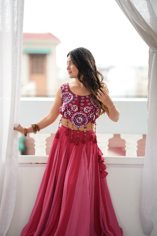 SP SERIES D.NO SP-101 WHOLESALE HEAVY RAYON BEAUTIFUL NAVRATRI STYLE LEHENGA CHOLI FOR EXPORT