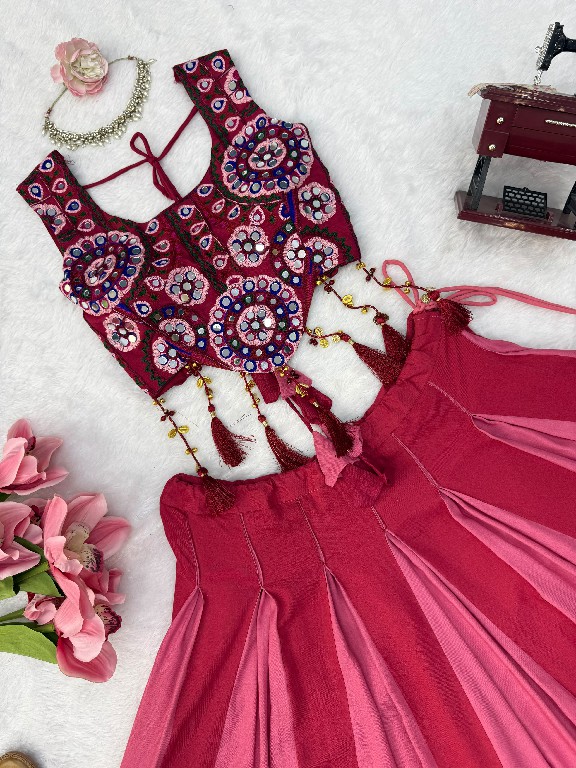 SP SERIES D.NO SP-101 WHOLESALE HEAVY RAYON BEAUTIFUL NAVRATRI STYLE LEHENGA CHOLI FOR EXPORT