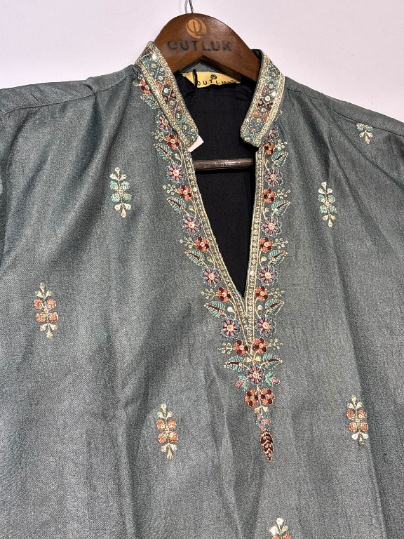 OUTLUK WEDDING COLLECTION VOL 54 WHOLESALE READYMADE LACHAKA V NECK DESIGNER SHORT KURTA WITH PANT FOR MEN OLINE