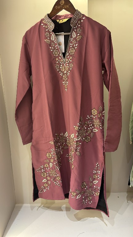 OUTLUK WEDDING COLLECTION VOL 54 WHOLESALE READYMADE LACHAKA V NECK DESIGNER SHORT KURTA WITH PANT FOR MEN OLINE