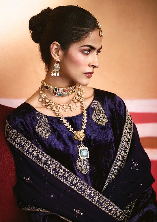 AIQA ZARNISH WHOLESALE VISCOSE VELVET WINTER FANCY DESIGN UNSTITCH SALWAR SUITS FOR EXPORT