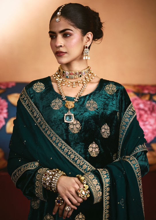 AIQA ZARNISH WHOLESALE VISCOSE VELVET WINTER FANCY DESIGN UNSTITCH SALWAR SUITS FOR EXPORT