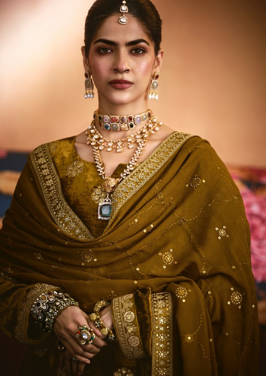AIQA ZARNISH WHOLESALE VISCOSE VELVET WINTER FANCY DESIGN UNSTITCH SALWAR SUITS FOR EXPORT