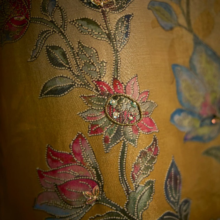KIMORA SOHNI SUFI WHOLESALE PURE ZARI SILK DELICATE LOOK UNSTITCH SALWAR SUITS EXPORTER