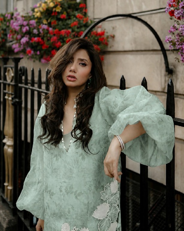TEXTILEDEAL D.NO 6054 WHOLESALE READYMADE ORGANZA DESIGNER 3 PCS SUITS FOR EXPORT