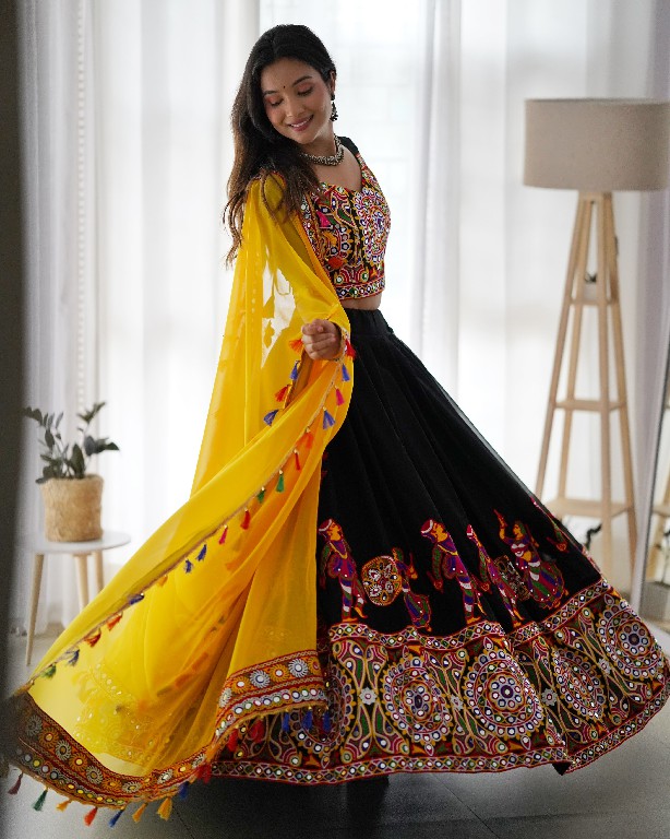 SP SERIES SP-24 WHOLESALE FAUX GEORGETTE TRADITIONAL NAVRATRI CHANIYA CHOLI FOR EXPORT