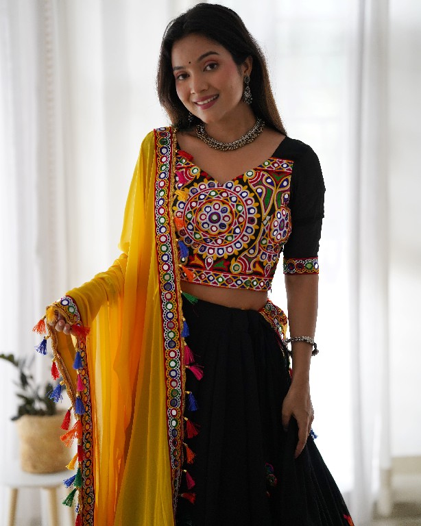 SP SERIES SP-24 WHOLESALE FAUX GEORGETTE TRADITIONAL NAVRATRI CHANIYA CHOLI FOR EXPORT