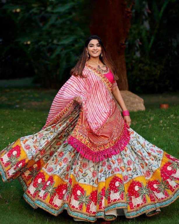 TEXTILEDEAL QRC NAVRATRI SPECIAL WHOLESALE NATURAL CREP TRADITIONAL CHANIYA CHOLI FOR EXPORT