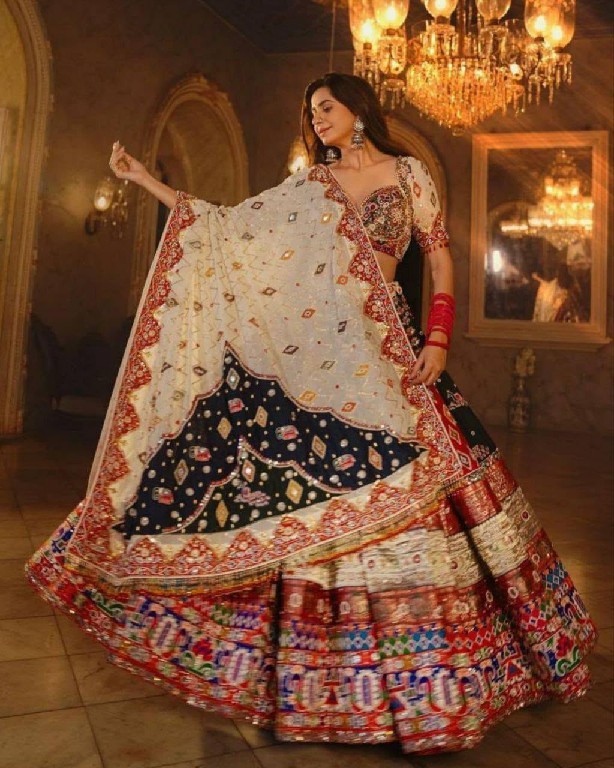 TEXTILEDEAL QRC NAVRATRI SPECIAL WHOLESALE NATURAL CREP TRADITIONAL CHANIYA CHOLI FOR EXPORT
