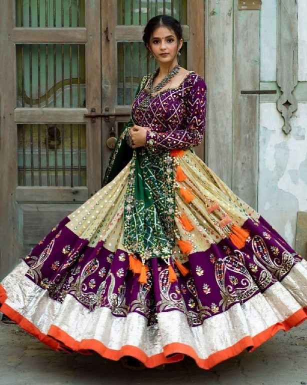 TEXTILEDEAL QRC NAVRATRI SPECIAL WHOLESALE NATURAL CREP TRADITIONAL CHANIYA CHOLI FOR EXPORT