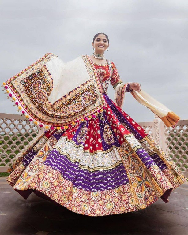 TEXTILEDEAL QRC NAVRATRI SPECIAL WHOLESALE NATURAL CREP TRADITIONAL CHANIYA CHOLI FOR EXPORT