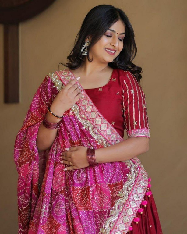 TEXTILEDEAL QRC NAVRATRI SPECIAL WHOLESALE NATURAL CREP TRADITIONAL CHANIYA CHOLI FOR EXPORT