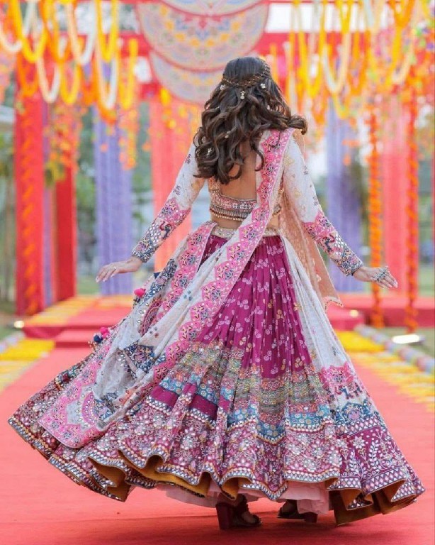 TEXTILEDEAL QRC NAVRATRI SPECIAL WHOLESALE NATURAL CREP TRADITIONAL CHANIYA CHOLI FOR EXPORT